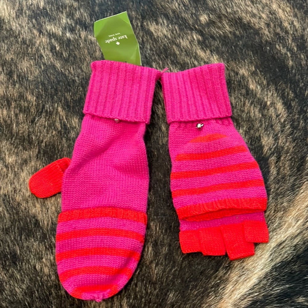 NWT Kate Spade Pop Top Glove